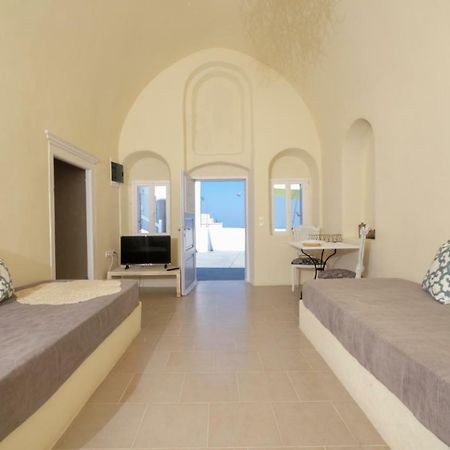Deltami Santorini Lägenhet Pýrgos Exteriör bild